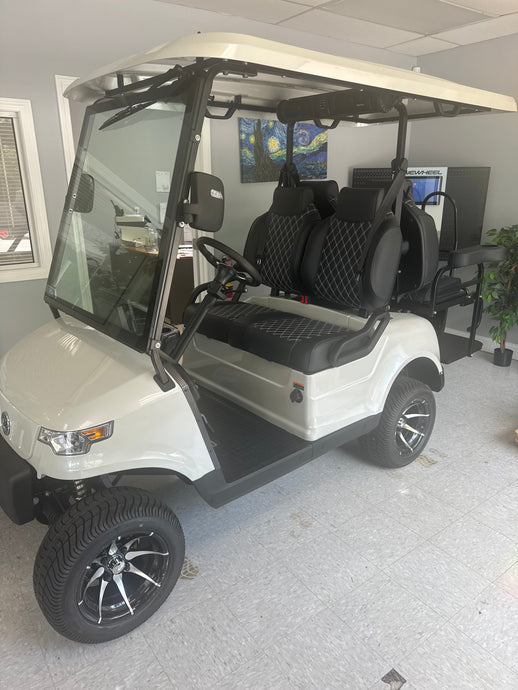 2025 EPIC E40 Pearl White